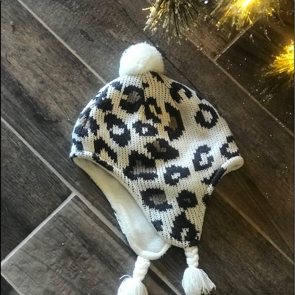 Old NavyTrappers Style Pom Pom Hat